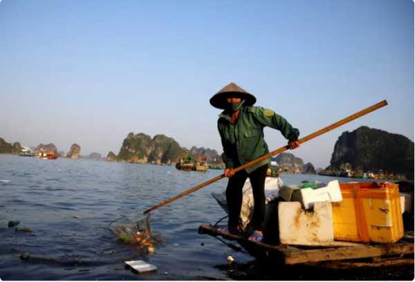 Το Βιετνάμ μάχεται την εξάπλωση του πλαστικού στον ειδυλλιακό κόλπο Χα Λονγκ Μπέι