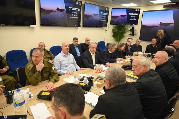 Πολεμικό συμβούλιο: Το Ισραήλ εγκρίνει σχέδια για «επιθετικές και αμυντικές ενέργειες»