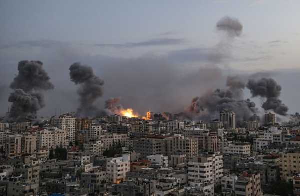Δίχως τέλος τα πολύνεκρα πλήγματα στη Γάζα – Ο Μπλίνκεν συνεχίζει την περιοδεία του στη Μέση Ανατολή