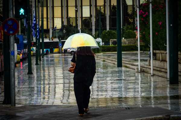 O καιρός με τον Παναγιώτη Γιαννόπουλο: Έρχονται βροχές σήμερα – Με σχεδόν ανοιξιάτικο καιρό τα Χριστούγεννα