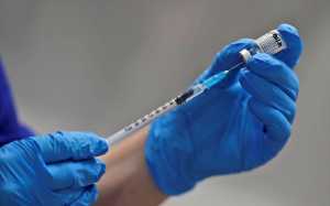 Κορωνοϊός: Ανοίγει η πλατφόρμα των ραντεβού για το νέο εμβόλιο