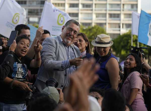 Γουατεμάλα: Το κόμμα του εκλεγμένου προέδρου ζητεί να ακυρωθεί η απόφαση με την οποία αναιρέθηκε η νομική υπόστασή του