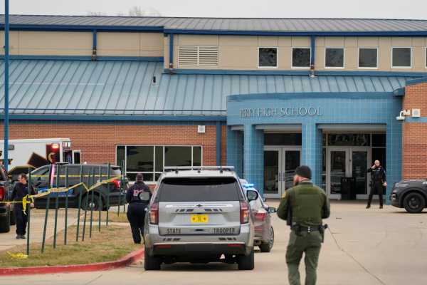 ΗΠΑ: Ένας μαθητής νεκρός από πυροβολισμούς σε σχολείο της Αϊόβα- Πέντε τραυματίες